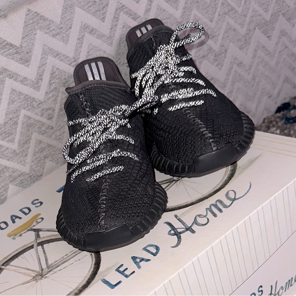 Adidas Yeezy Boost 350 non reflective black shoes - Picture 12 of 13